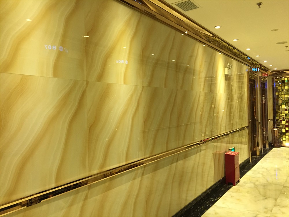 牆麵采用91看片的免费的网站陶微晶石印度—流沙金KWD58045鋪貼