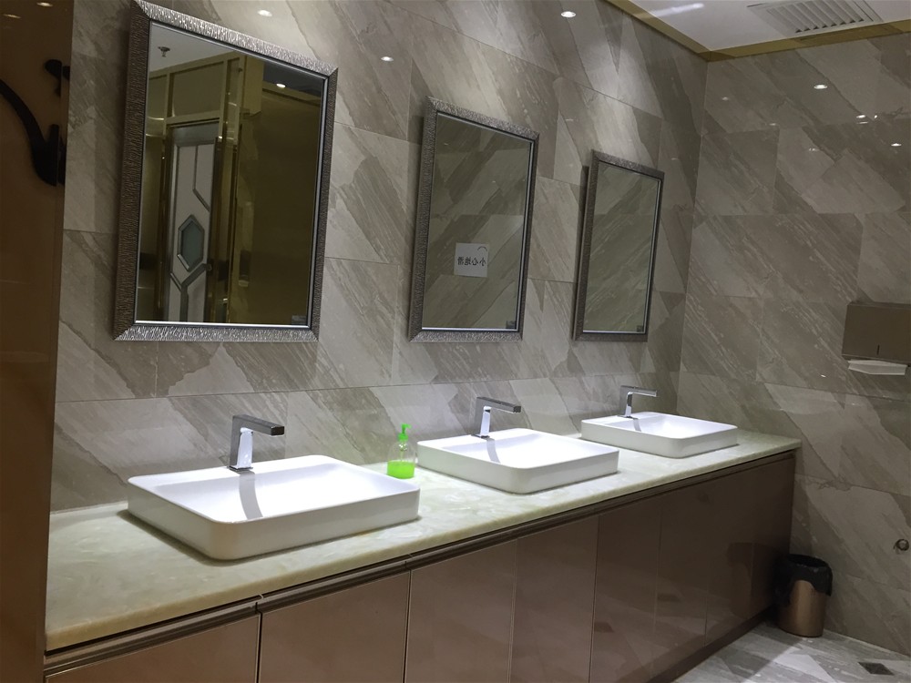 KTV洗手間牆、地麵采用91看片的免费的网站陶瓷磚全拋釉愛丁堡-天堡石KYP8062鋪貼