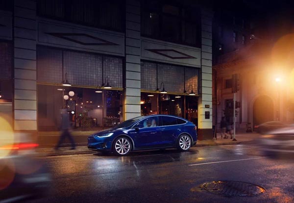 千呼萬喚方駕臨，鷹翼從此為君開！