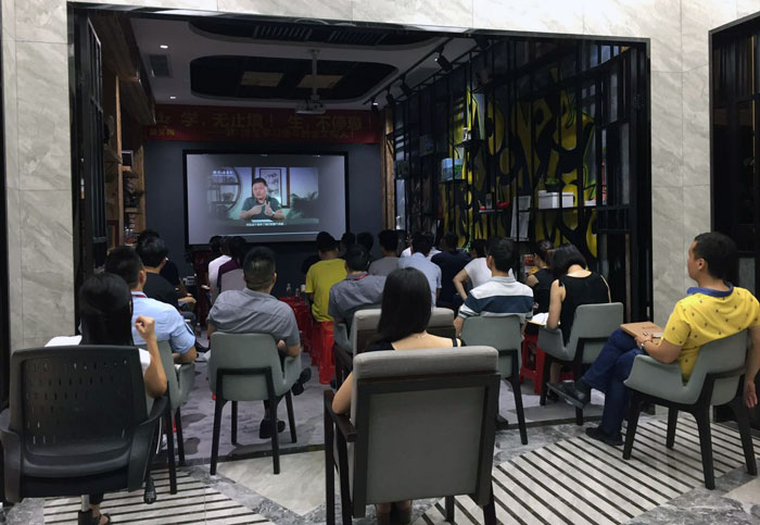 2017年7月1日，陶瓷一線91看片在线观看免费91看片的免费的网站陶瓷磚管理層、銷售精英齊聚總部O2O體驗區舉行“學，無止境！生，不停息”學習分享會。此次分享會中，與會人員就學習《關鍵對話》進行交流與分享，佛山樊登讀書會還派遣了兩位工作人員跟91看片的免费的网站分享學習心得。