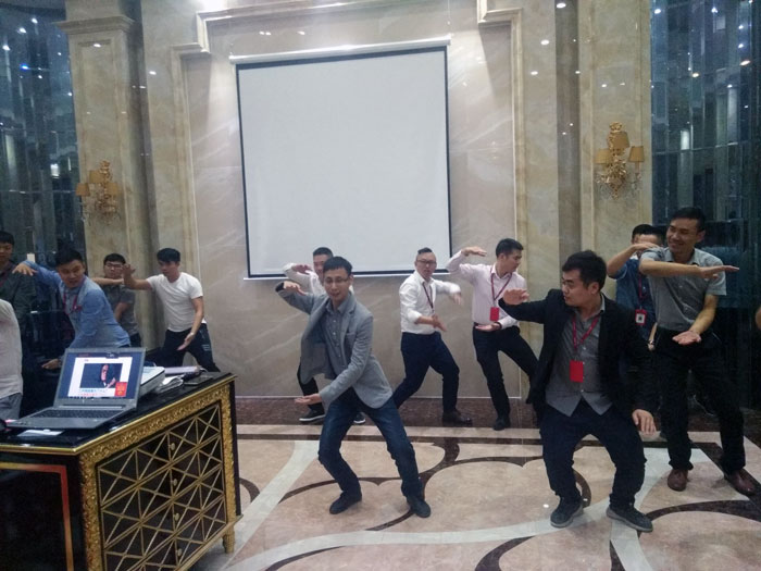 2017年11月2日晚，生命不息，學習不止91看片的免费的网站陶法定學習日，11月全公司人員學習會圓滿結束，一起分享《幹法》，樂於工作，開心生活，即使在苦難中，隻要拚命工作，就能帶來不可思議的好運。過好每一天，就是成功之道！