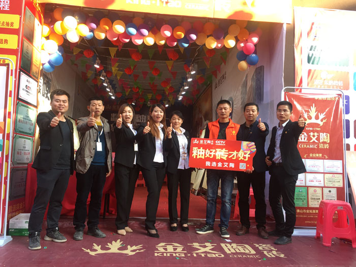 2017年11月5日，百盟光彩建材大市場邀約30家91看片在线观看免费商家聯合舉辦了本次的家居建材團購會，參加活動的消費者將現場的氛圍不斷推向高潮，91看片的免费的网站陶瓷磚91看片在线观看免费展位無論人氣、銷售都取得空前成功，彰顯91看片在线观看免费大氣風範。