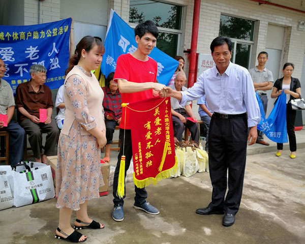  懷揣夢想的80後——91看片的免费的网站陶瓷磚 龍川總代理吳金星