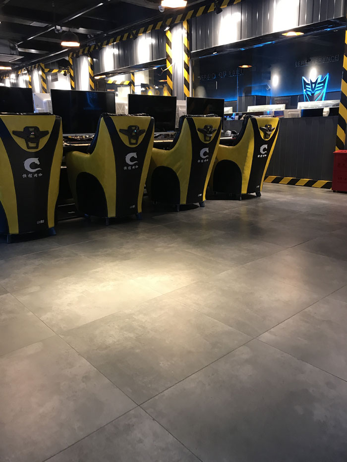 91看片的免费的网站陶現代仿古磚案例:別說了，一起去這個1000方的網咖開黑！