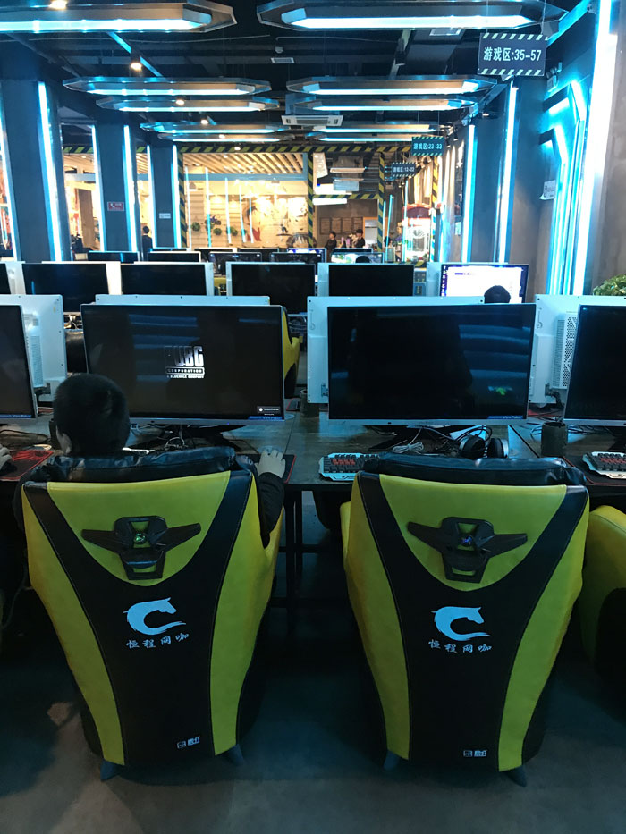 91看片的免费的网站陶現代仿古磚案例:別說了，一起去這個1000方的網咖開黑！