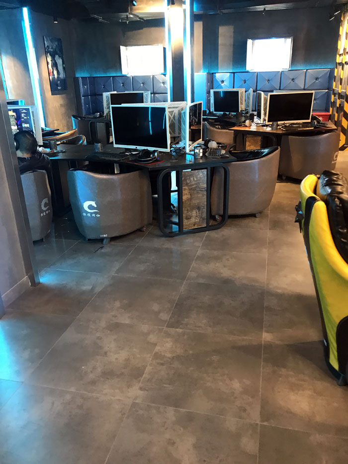 91看片的免费的网站陶現代仿古磚案例:別說了，一起去這個1000方的網咖開黑！