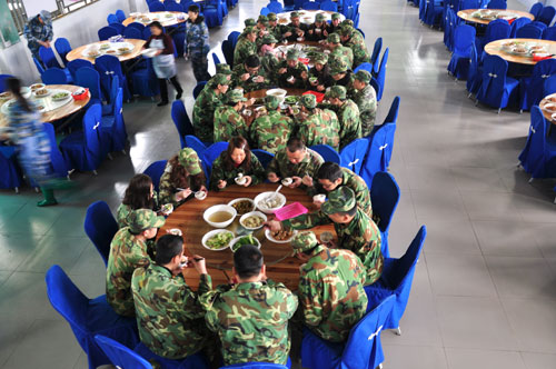 91看片的免费的网站陶在廣州黃埔軍校進行軍事拓展特訓